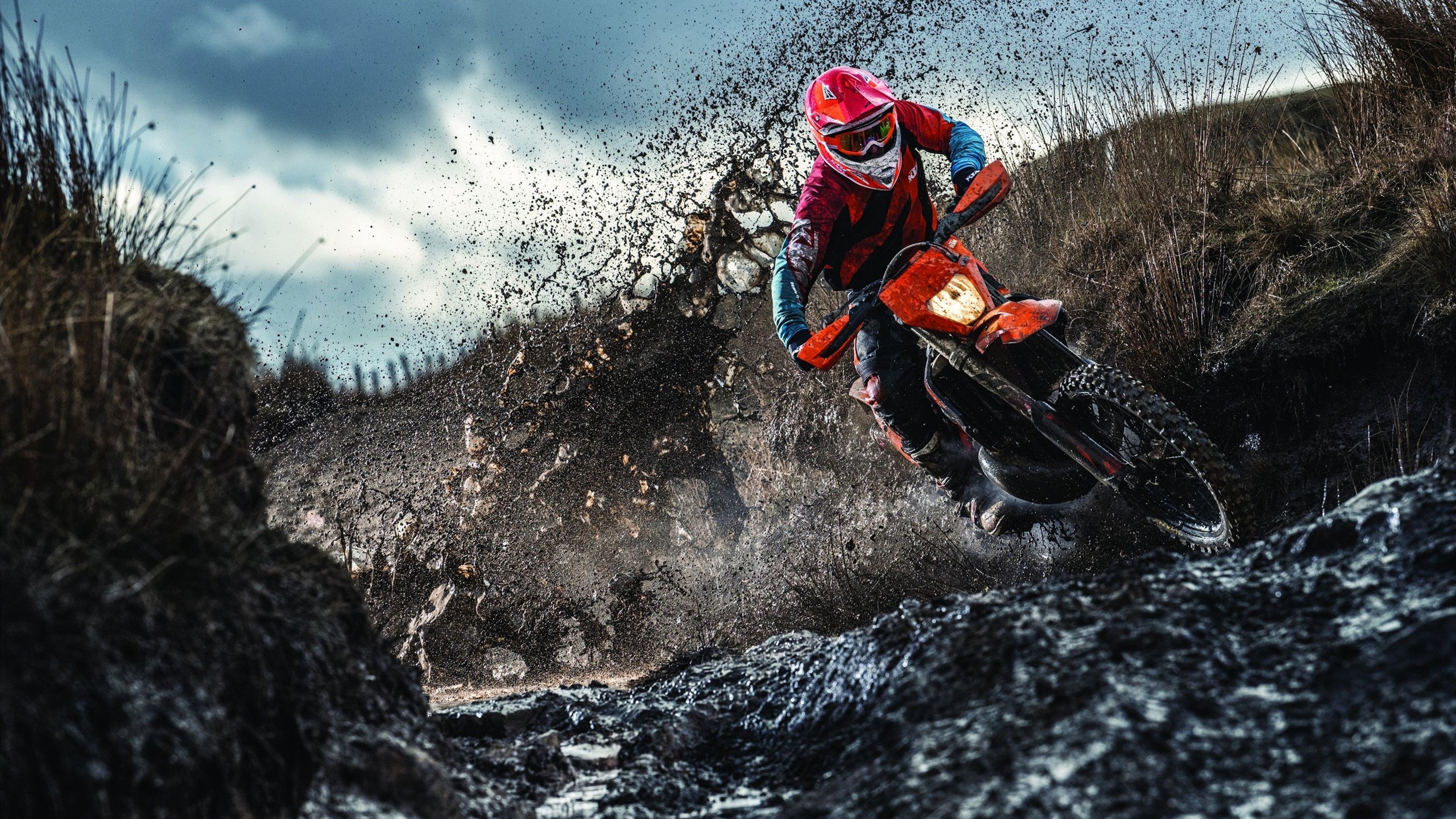 _城市高空跳绳比赛：极限运动的视觉盛宴_，高空跳绳视频